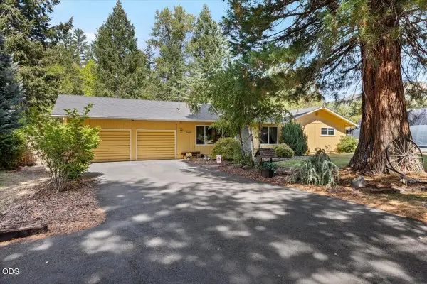 333 Earhart Road, Rogue River, OR 97537