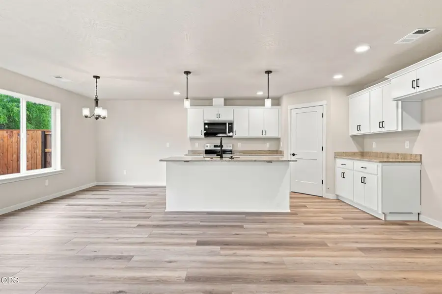 151 SE Champagne Court, Grants Pass, OR 97527 - #2
