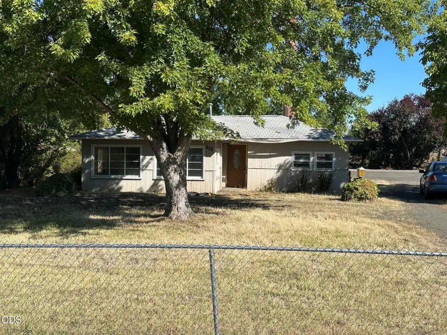 925 Gilman Road, Medford, OR 97504 - #2