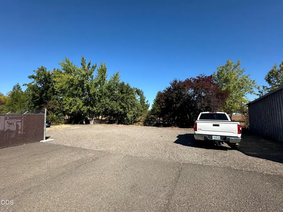 925 Gilman Road, Medford, OR 97504 - #3