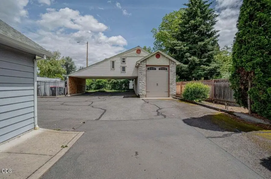 11 Tripp Street, Medford, OR 97504 - #3