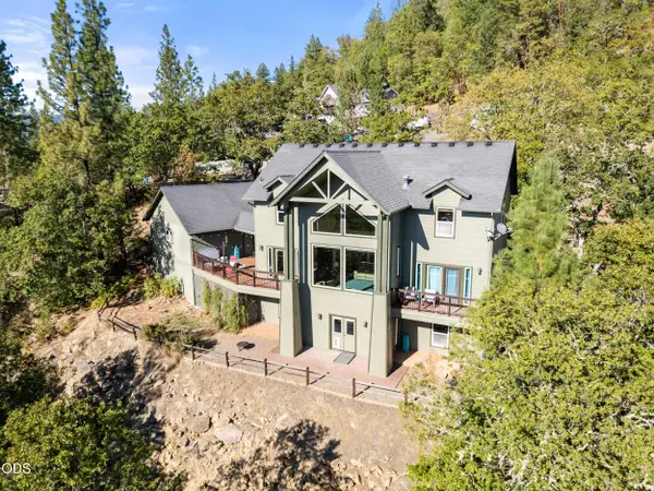 33 Quail Run Drive, Shady Cove, OR 97539