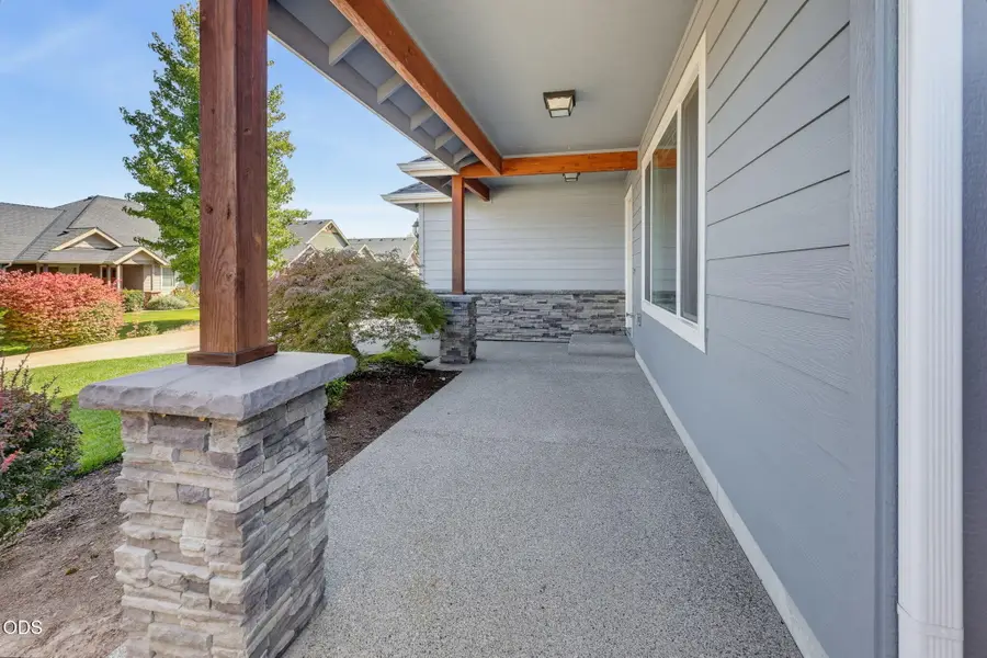 425 SE Cadet Court, Grants Pass, OR 97527 - #3
