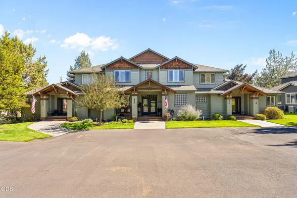 964 Golden Pheasant Drive, Redmond, OR 97756