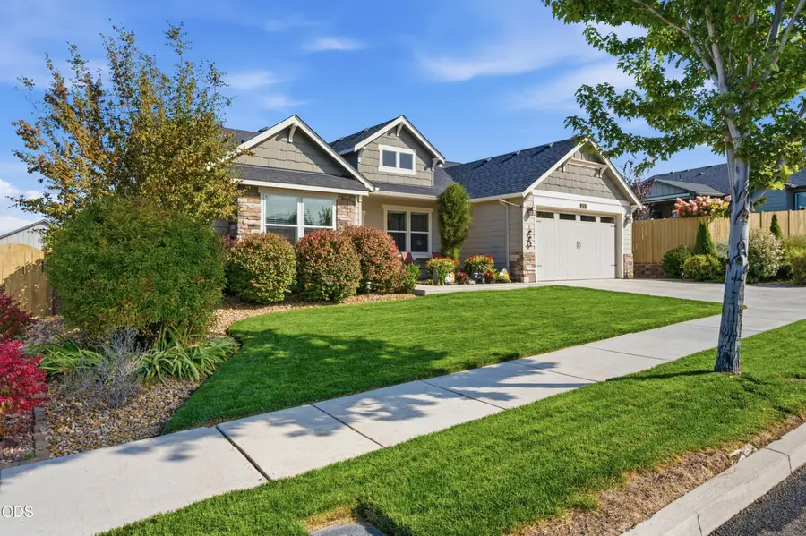 4737 SW Volcano Avenue, Redmond, OR 97756 - #2