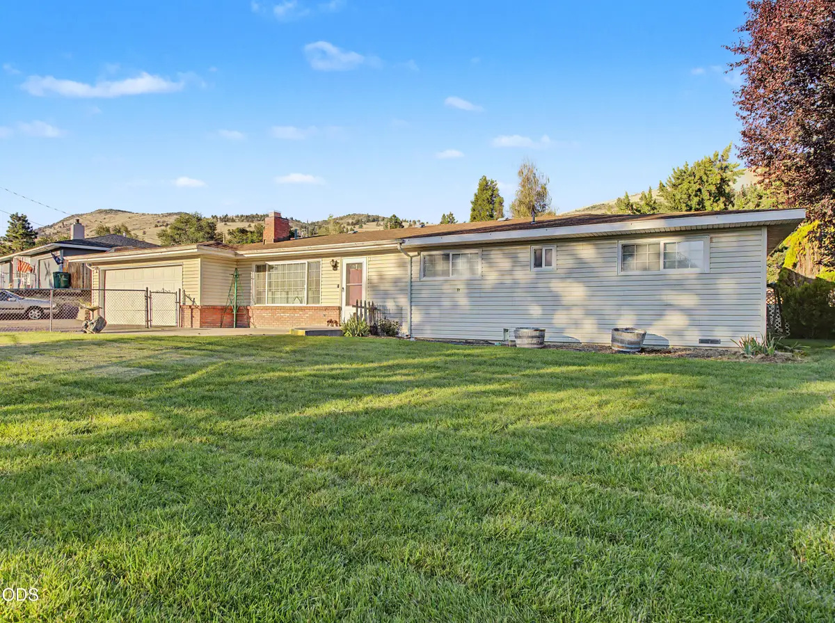 1915 Carlson Drive, Klamath Falls, OR 97603 - #1