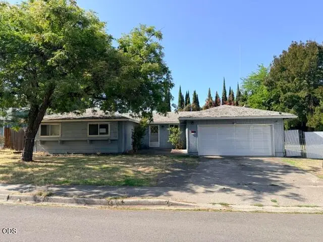1209 N 10th Street, Central Point, OR 97502 - #1
