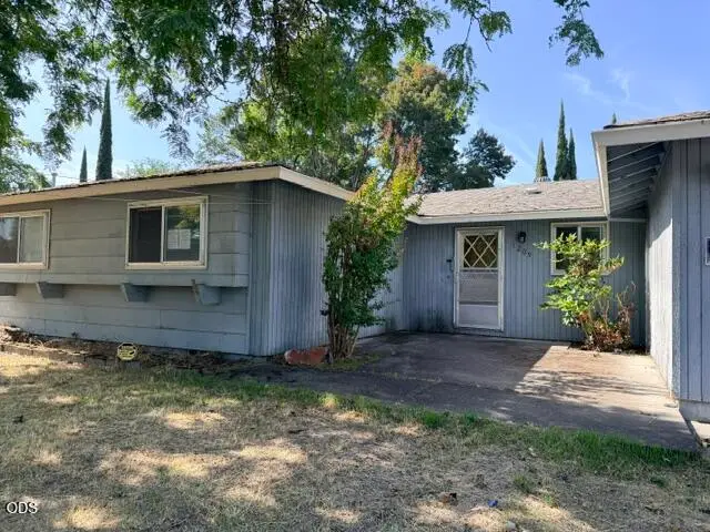 1209 N 10th Street, Central Point, OR 97502 - #2