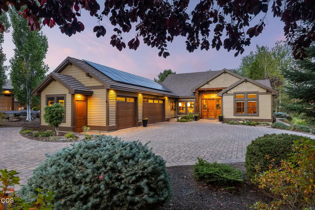61583 Tam Mcarthur Loop, Bend, OR 97702 - #1