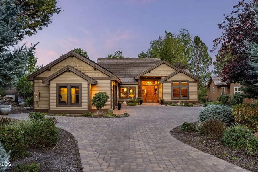 61583 Tam Mcarthur Loop, Bend, OR 97702 - #2