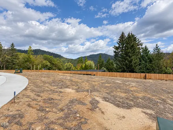230 NW Stark Way #Lot 4, Grants Pass, OR 97526