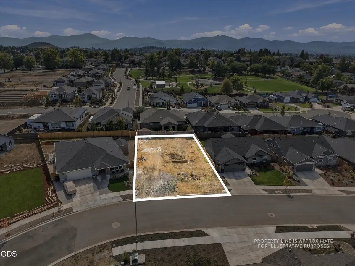 3075 Umpqua Drive, Medford, OR 97504 - #1