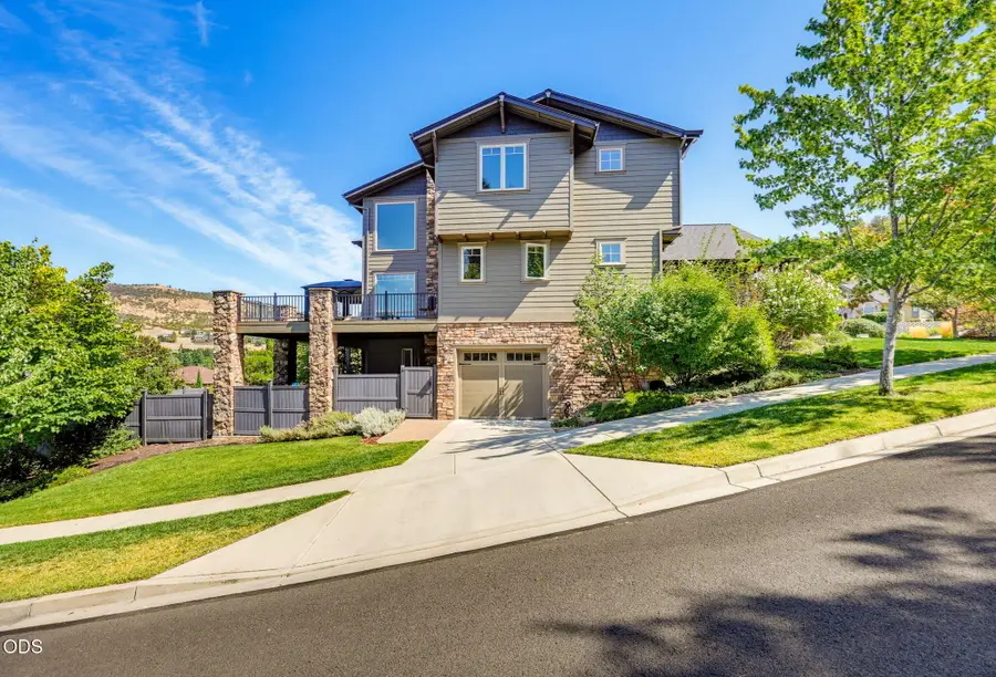 123 Monterey Drive, Medford, OR 97504 - #2