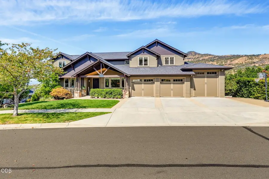 123 Monterey Drive, Medford, OR 97504 - #3