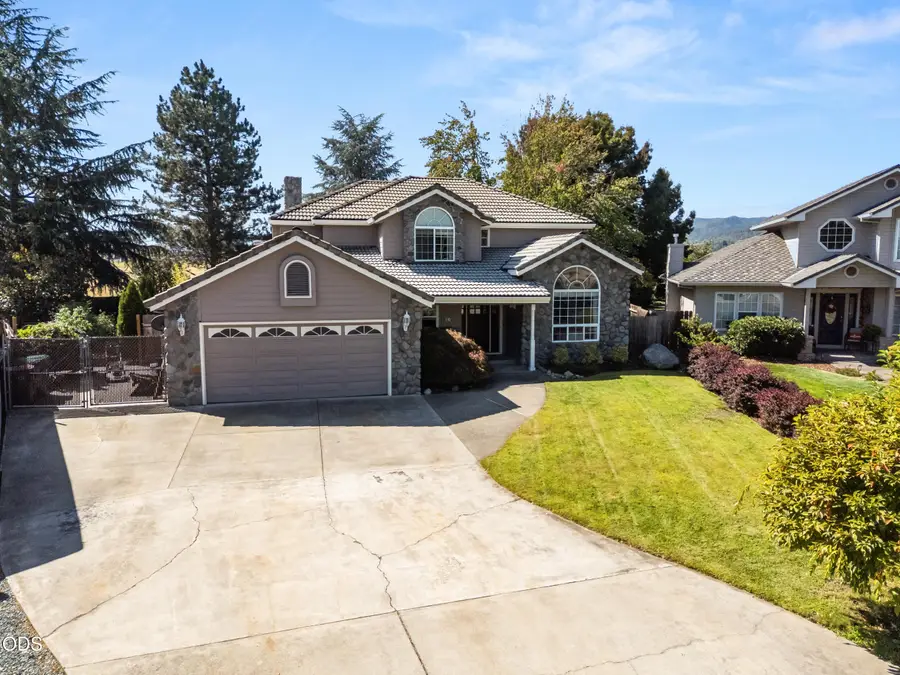 105 Amanda Court, Central Point, OR 97502 - #2