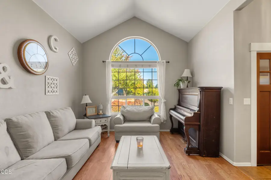 105 Amanda Court, Central Point, OR 97502 - #3