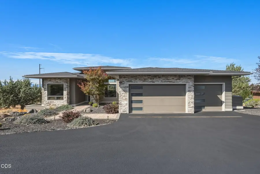 883 Highland View Loop, Redmond, OR 97756 - #2