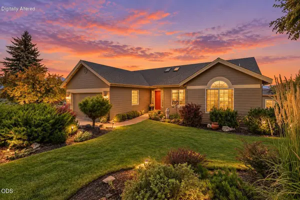 954 Yosemite Falls Drive, Redmond, OR 97756