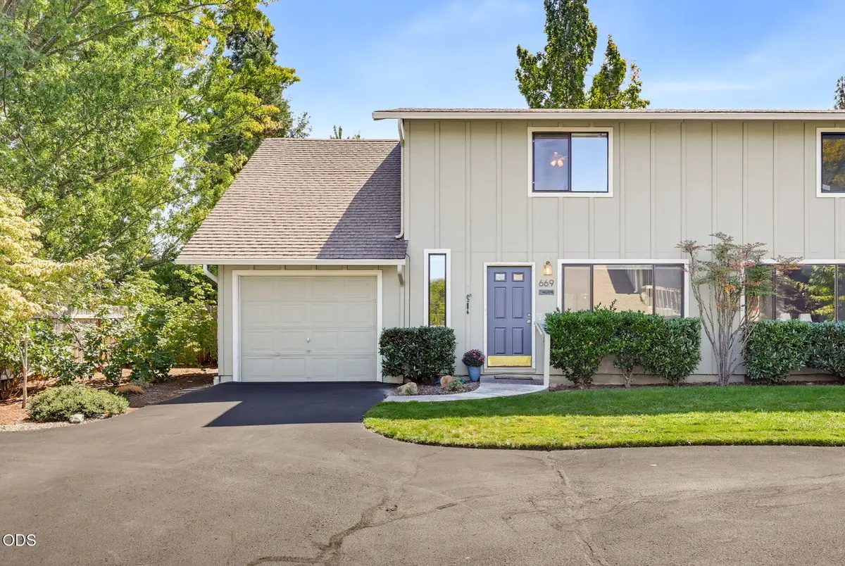 669 Park Street, Ashland, OR 97520 - #1