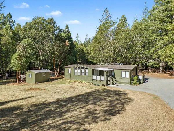 3871 Pleasant Creek Road, Rogue River, OR 97537
