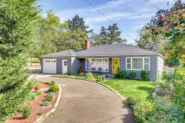 2418 Hillcrest Road, Medford, OR 97504