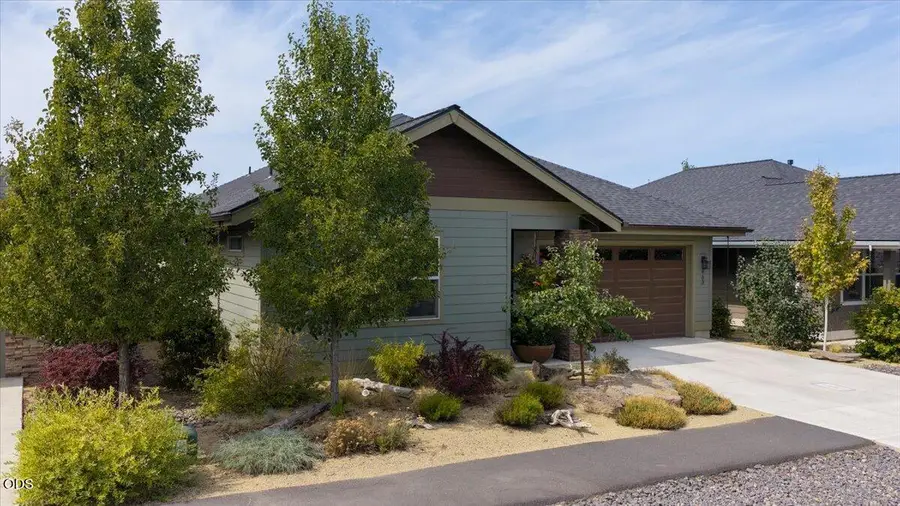 2703 NW 25th Street, Redmond, OR 97756 - #2