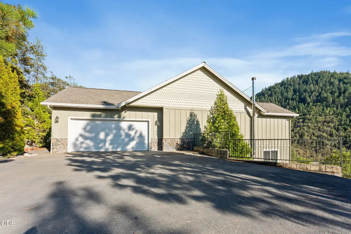 1144 Colonial Drive, Grants Pass, OR 97526 - #1