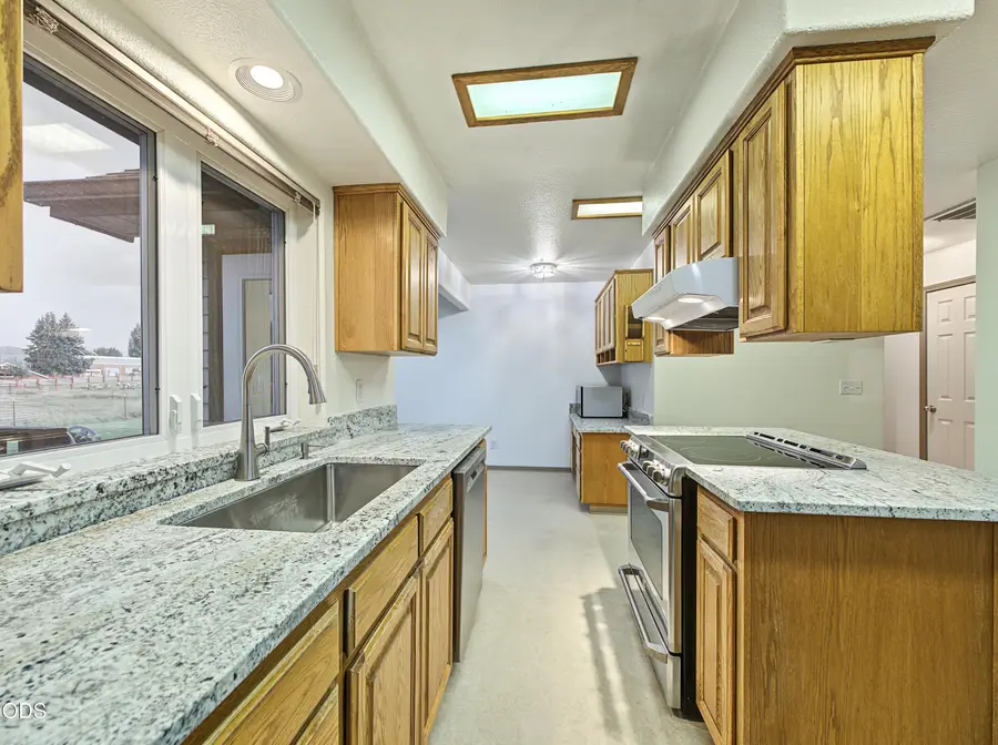 10505 Spring Lake Road, Klamath Falls, OR 97603 - #3