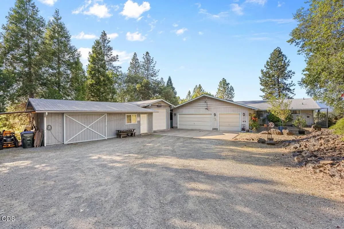 758 Summit Loop, Grants Pass, OR 97527 - #1