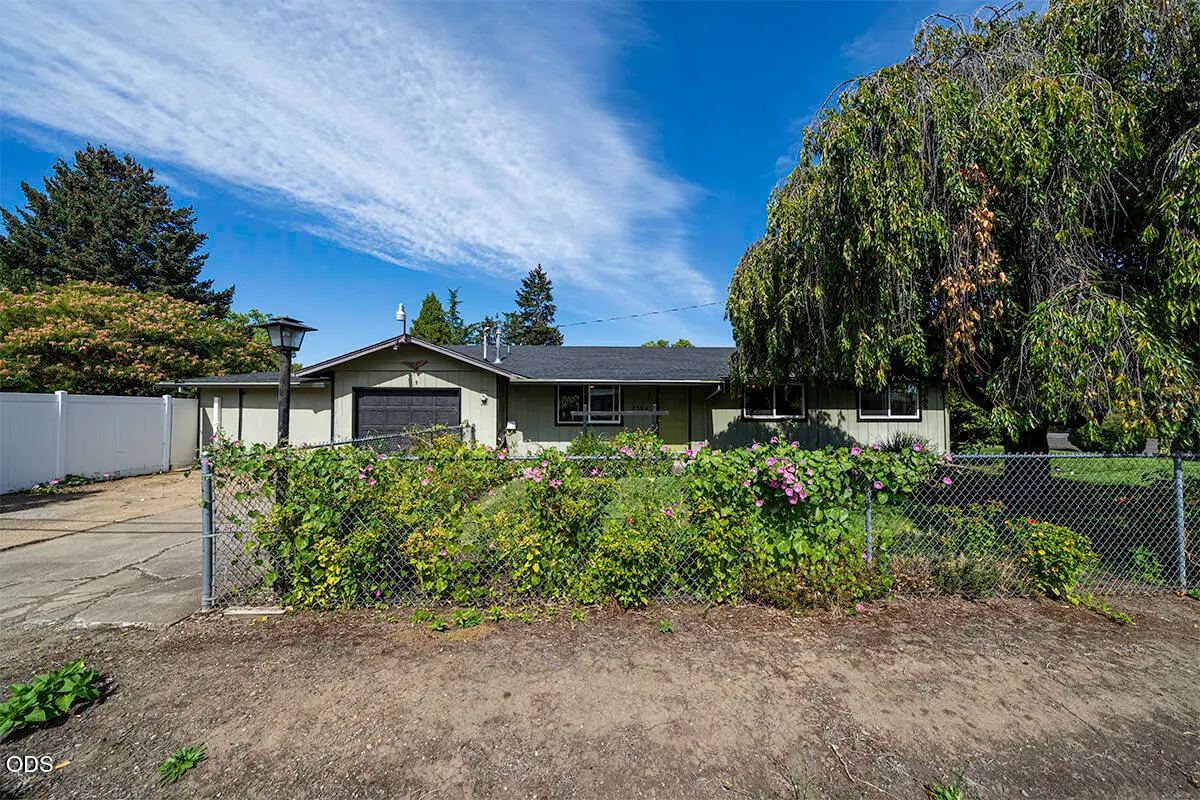 2554 Stearns Way, Medford, OR 97501 - #1