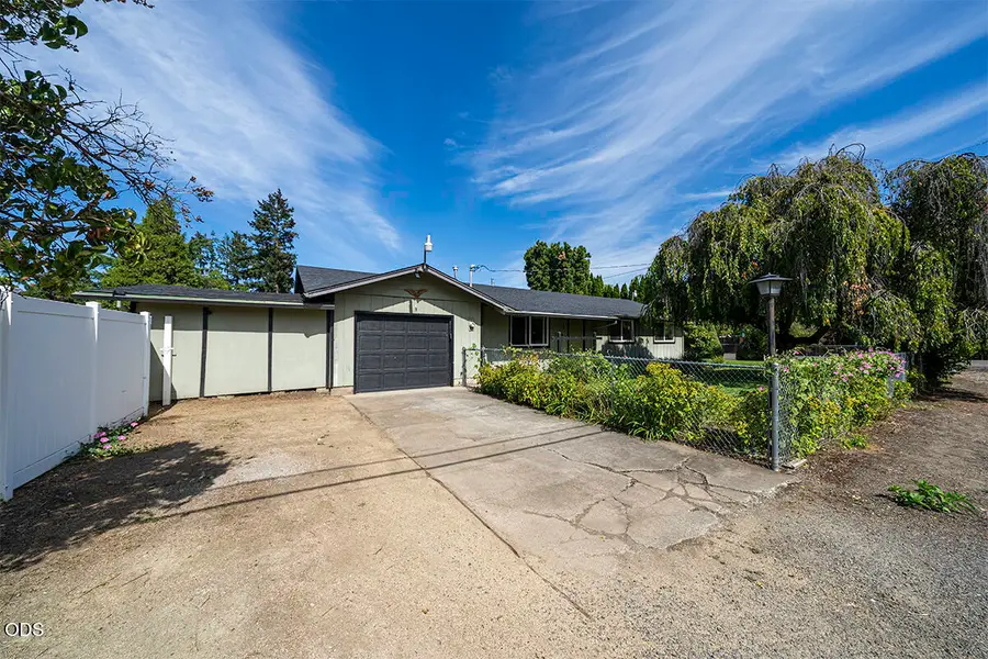 2554 Stearns Way, Medford, OR 97501 - #2