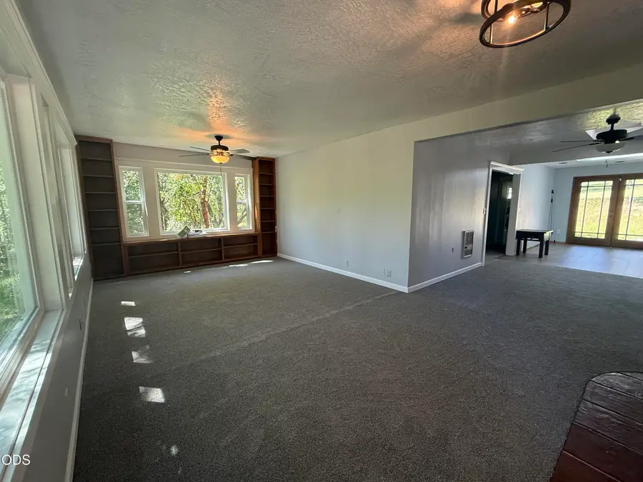 1570 Sleepy Hollow Loop, Grants Pass, OR 97527 - #3