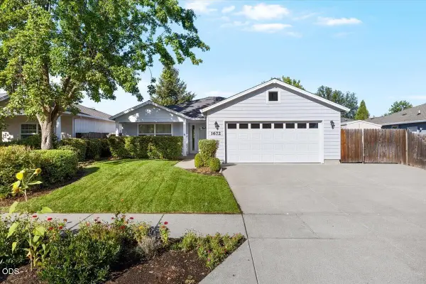 1672 Alexis Way, Medford, OR 97501
