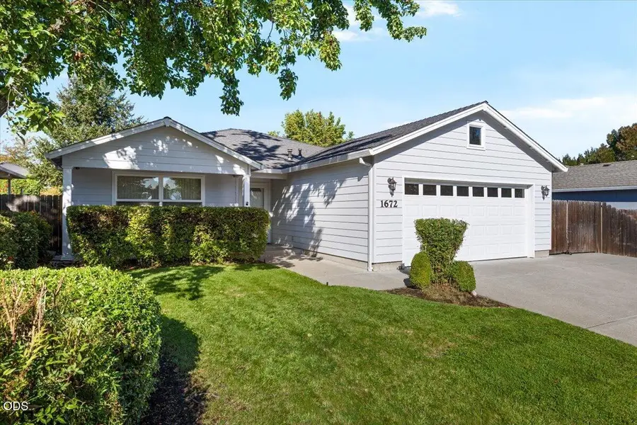 1672 Alexis Way, Medford, OR 97501 - #3