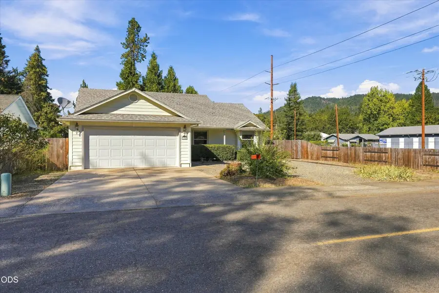 384 Wells Drive, Cave Junction, OR 97523 - #3