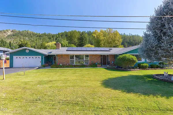 55 Lloyellen Drive, Rogue River, OR 97537