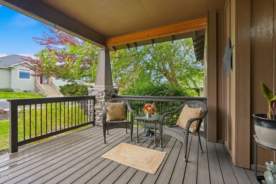 4105 SW Salmon Avenue, Redmond, OR 97756 - #3