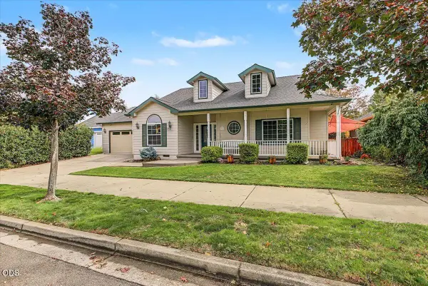 660 Valley Oak Boulevard, Central Point, OR 97502