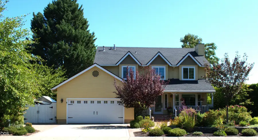 640 Carriage Lane, Jacksonville, OR 97530 - #2