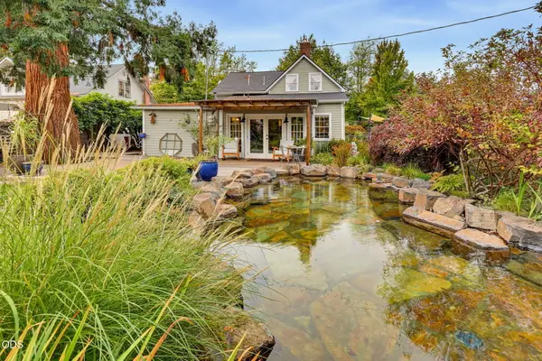 120 N 5th Street, Jacksonville, OR 97530