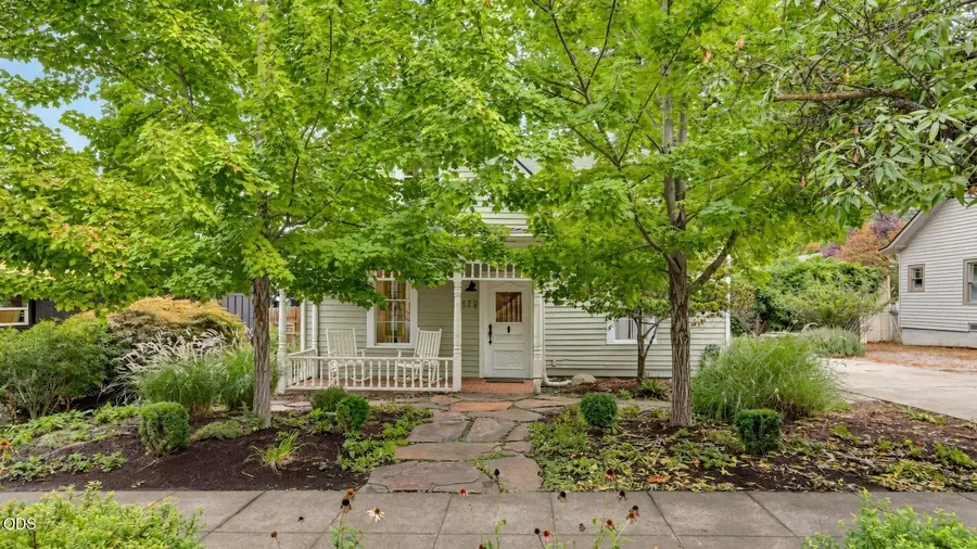 120 N 5th Street, Jacksonville, OR 97530 - #3