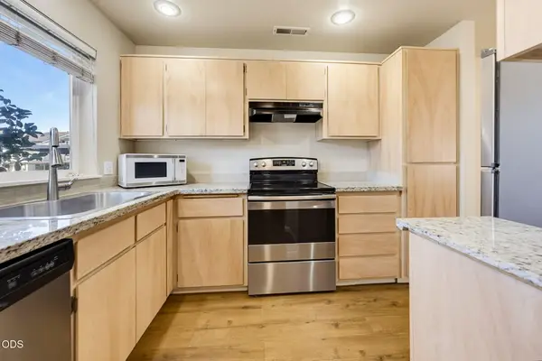 469 Tulipan Way, Talent, OR 97540