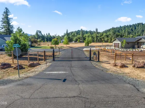 597 E Forks Circle #21, Cave Junction, OR 97523