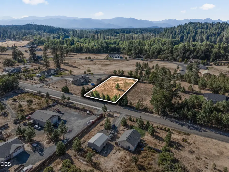 597 E Forks Circle #21, Cave Junction, OR 97523 - #2