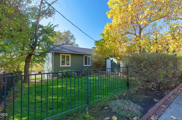 1802 NE Beacon Drive, Grants Pass, OR 97526