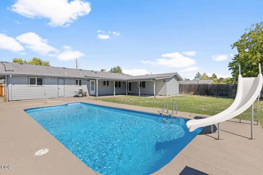 106 Victoria Way, Central Point, OR 97502 - #3