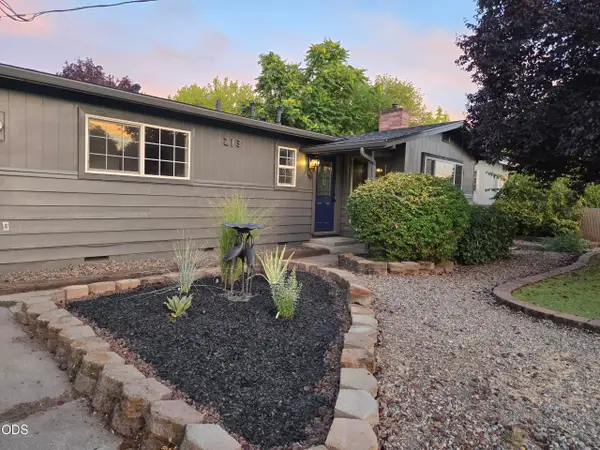 213 Corcoran Lane, Central Point, OR 97502