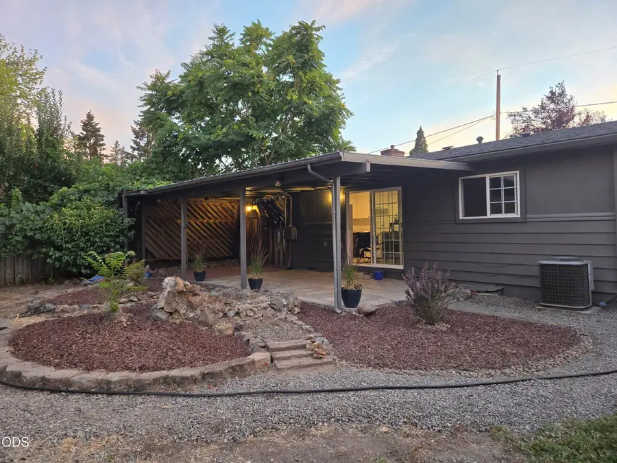 213 Corcoran Lane, Central Point, OR 97502 - #2