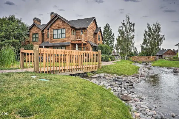 637 W Jefferson Avenue, Sisters, OR 97759