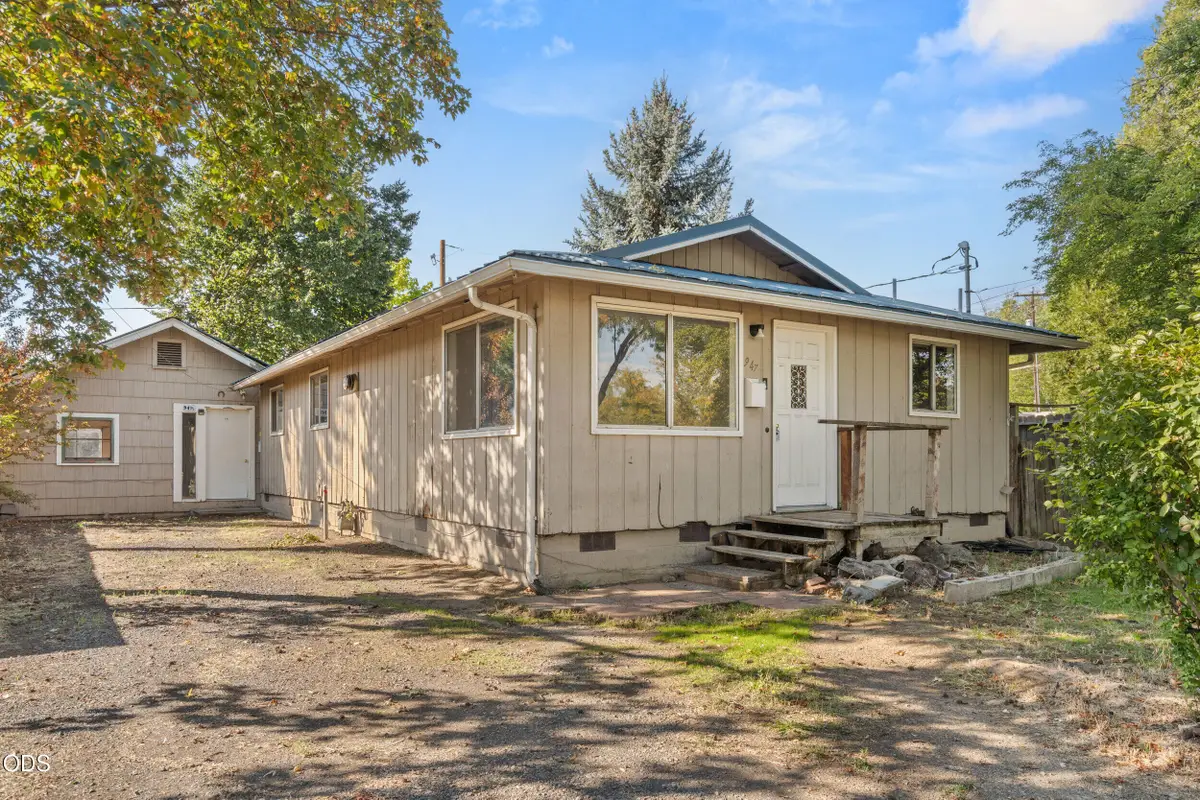 947 Dakota Avenue, Medford, OR 97501 - #1